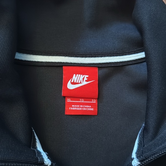 2011 Nike Basketball Jacket - Picture 3 of 11